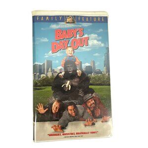 Babys Day Out VHS 1994 Family Comedy John Hughes Lara Flynn Boyle Joe Mantegna
